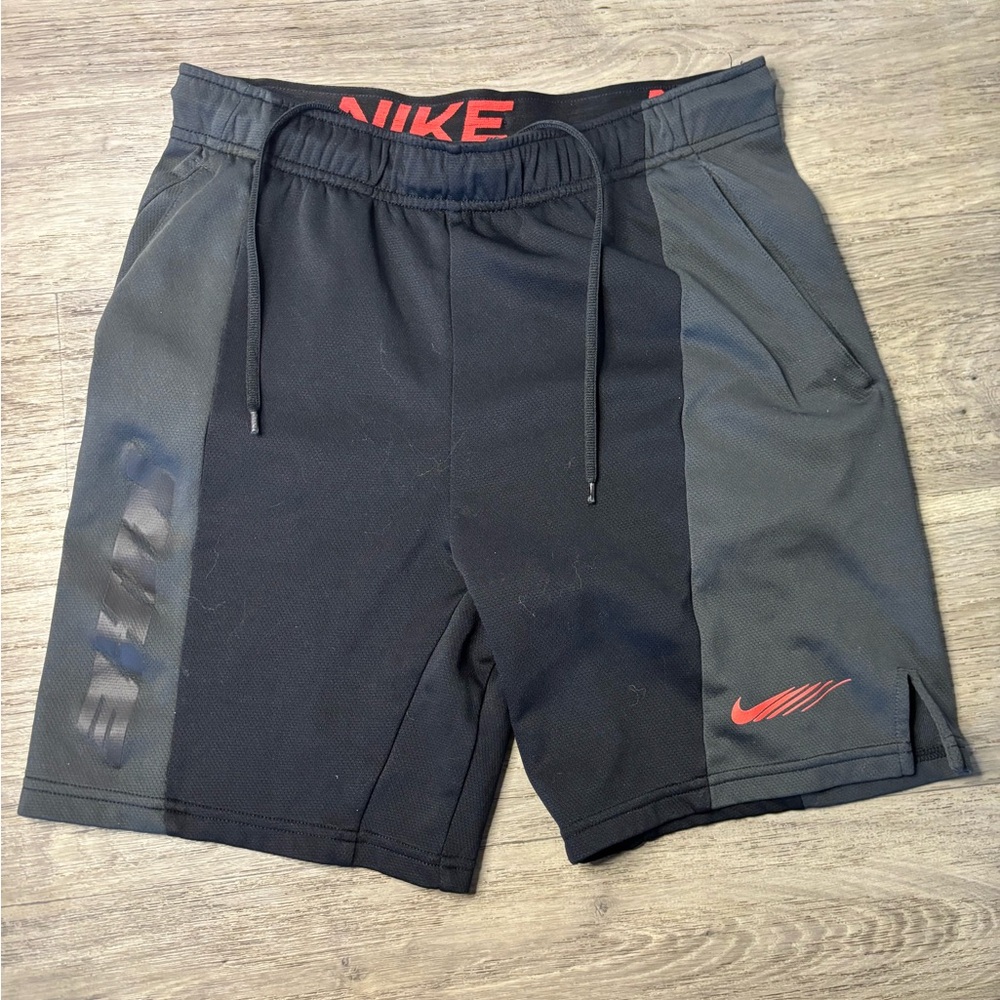 Nike Men's Black and Gray Shorts size s